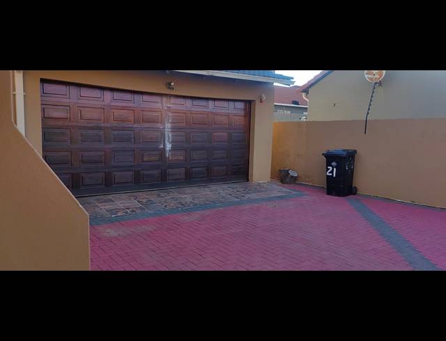 3 BEDROOM HOUSE FOR SALE IN ORMONDE